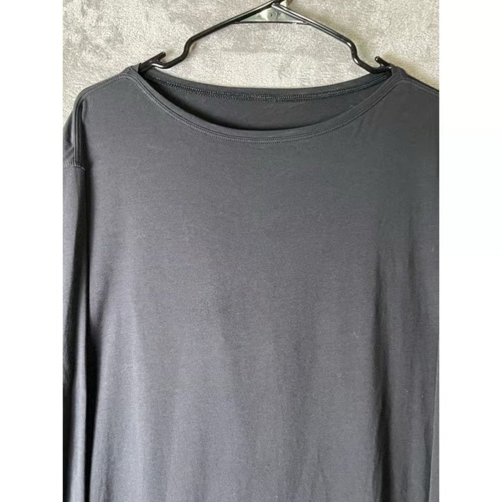 Minimalist Black Long Sleeve Shift Dress - Picture 2 of 3